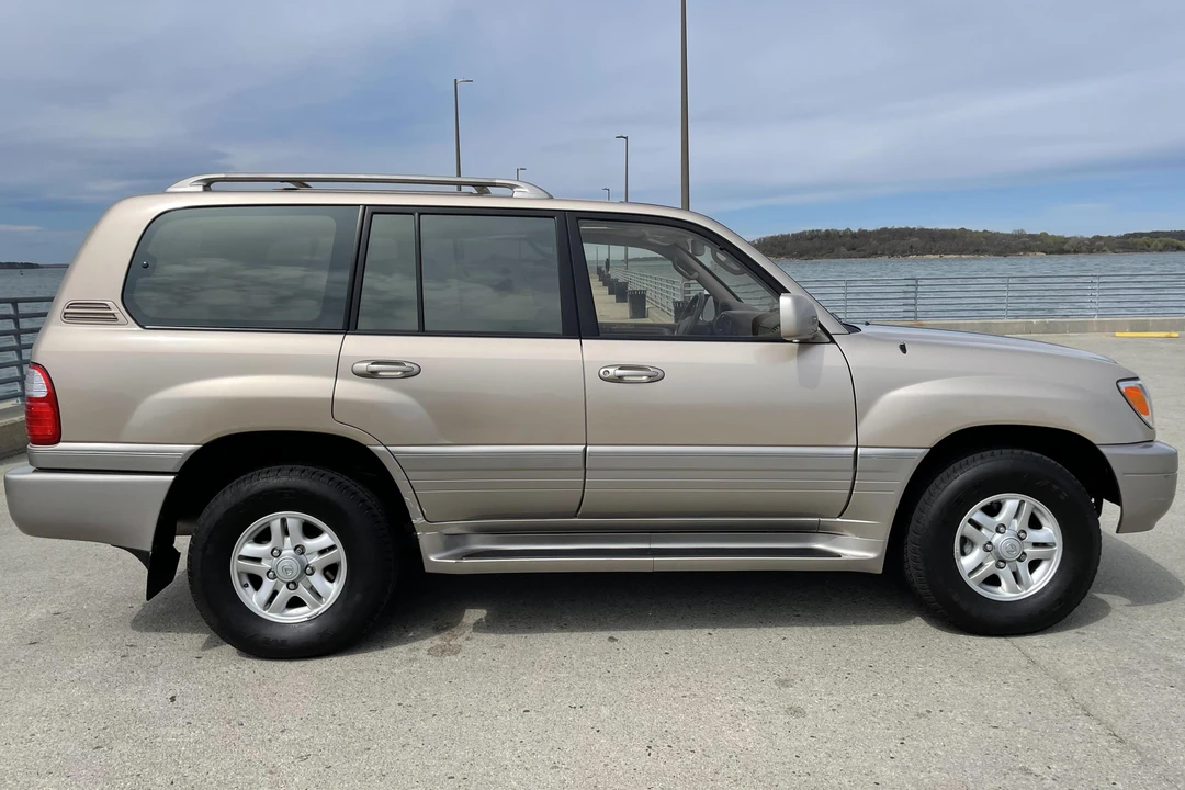 1999 Lexus LX 2nd Gen - Image 3 of 31