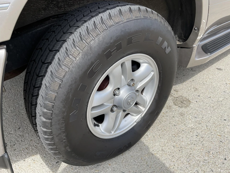1999 Lexus LX 2nd Gen - Image 27 of 31