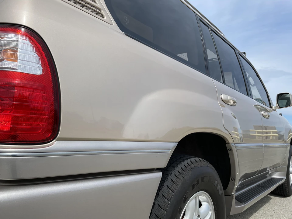 1999 Lexus LX 2nd Gen - Image 17 of 31
