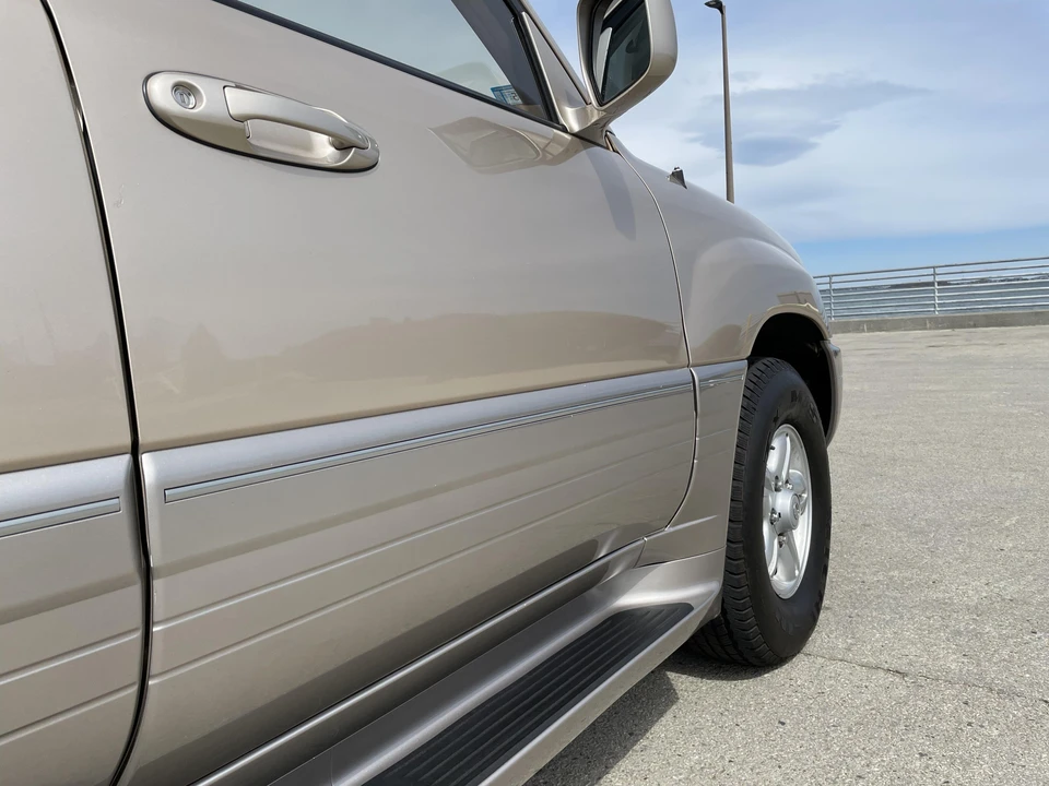 1999 Lexus LX 2nd Gen - Image 18 of 31