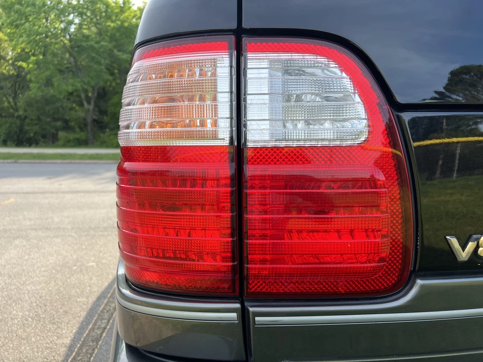 1999 Lexus LX 2nd Gen - Image 15 of 31