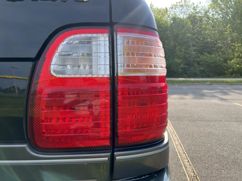 1999 Lexus LX 2nd Gen - Image 17 of 31