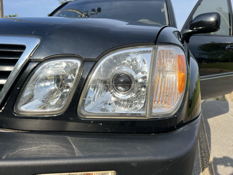 1999 Lexus LX 2nd Gen - Image 11 of 31