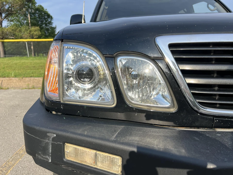 1999 Lexus LX 2nd Gen - Image 9 of 31