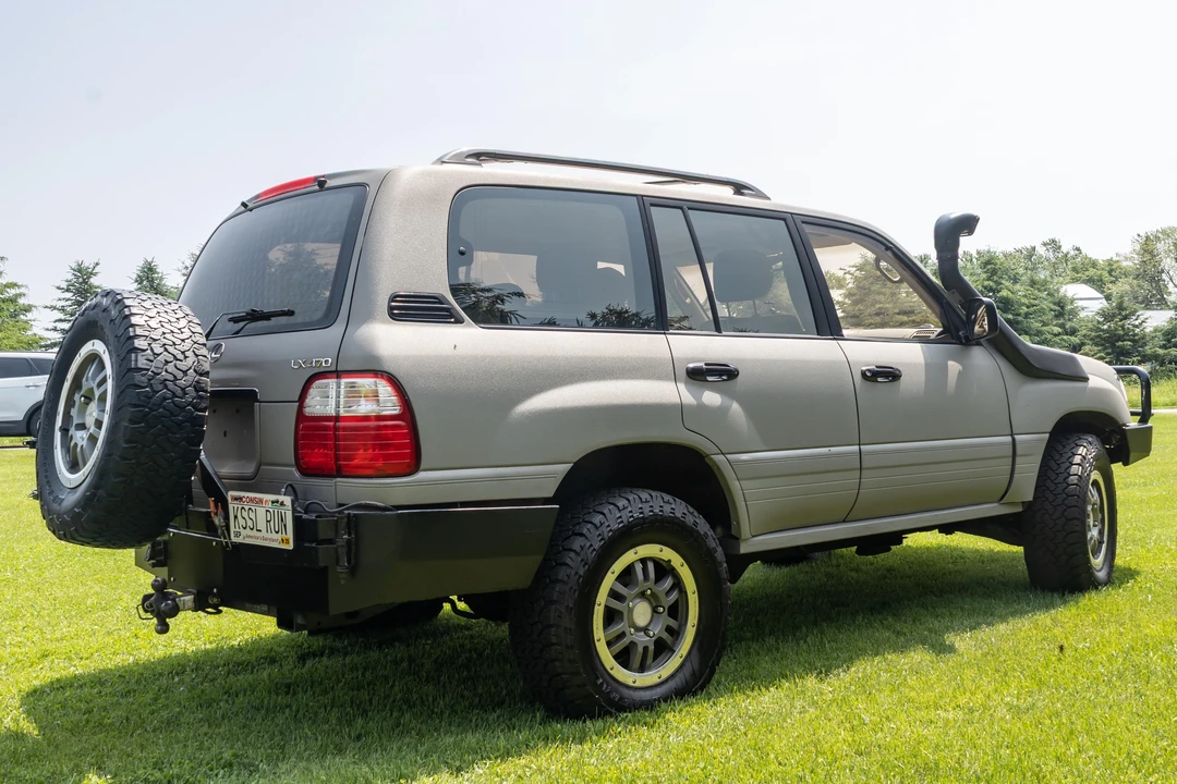 1999 Lexus LX 2nd Gen - Image 9 of 31