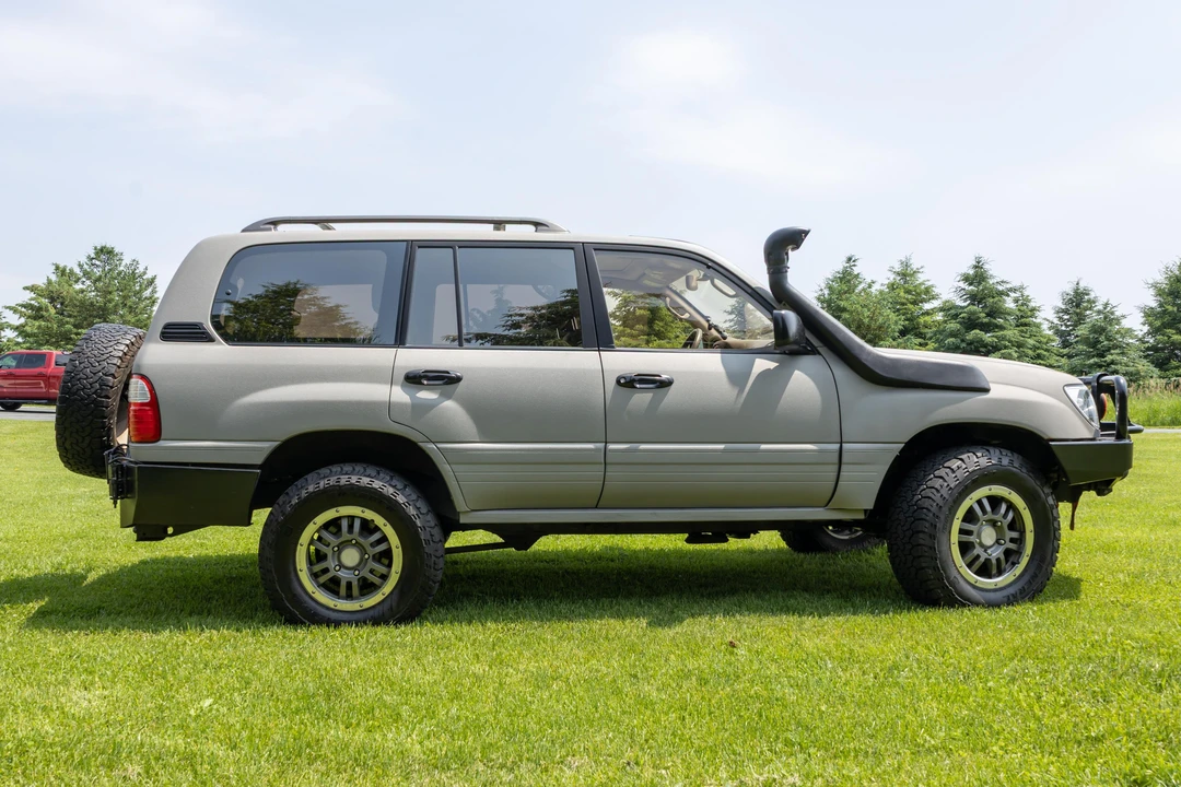 1999 Lexus LX 2nd Gen - Image 10 of 31