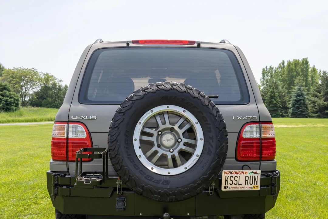 1999 Lexus LX 2nd Gen - Image 14 of 31