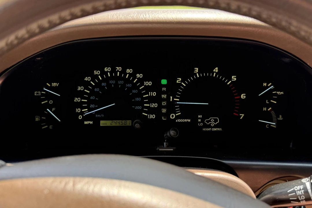 1999 Lexus LX 2nd Gen - Image 25 of 31