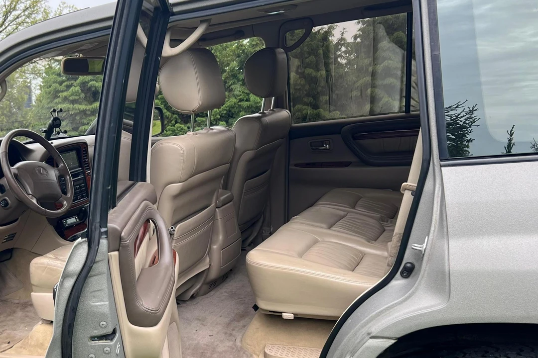 1999 Lexus LX 2nd Gen - Image 29 of 31