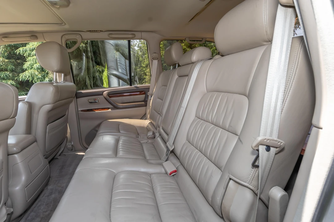 1999 Lexus LX 2nd Gen - Image 30 of 31