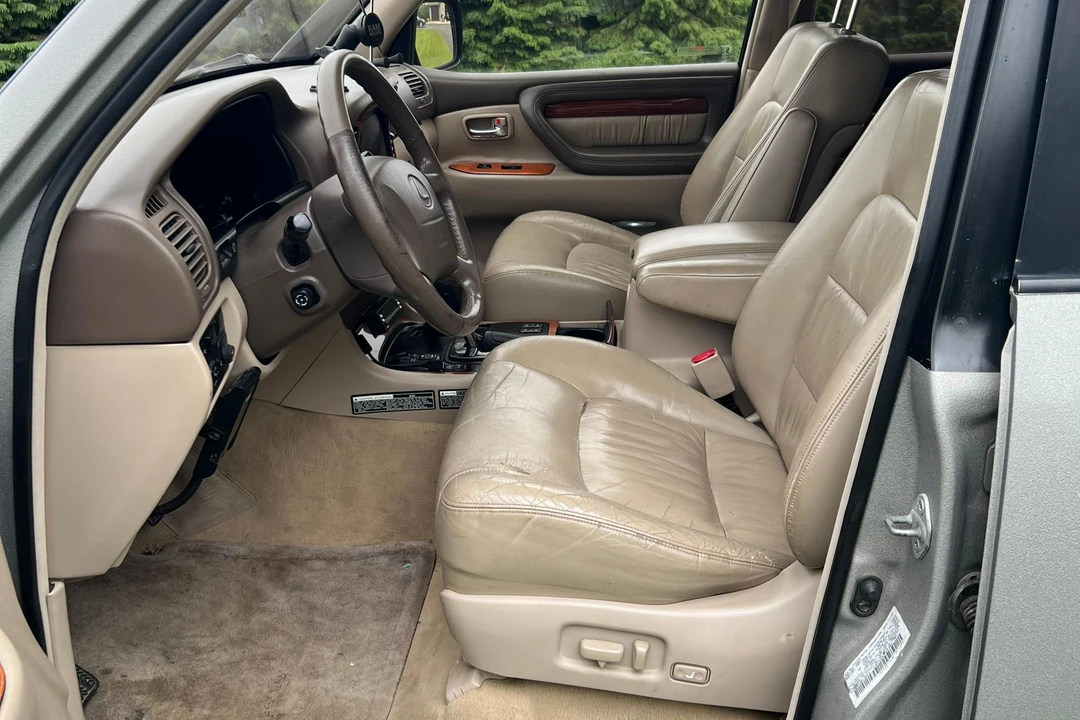 1999 Lexus LX 2nd Gen - Image 23 of 31