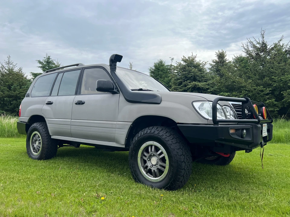 1999 Lexus LX 2nd Gen - Image 11 of 31