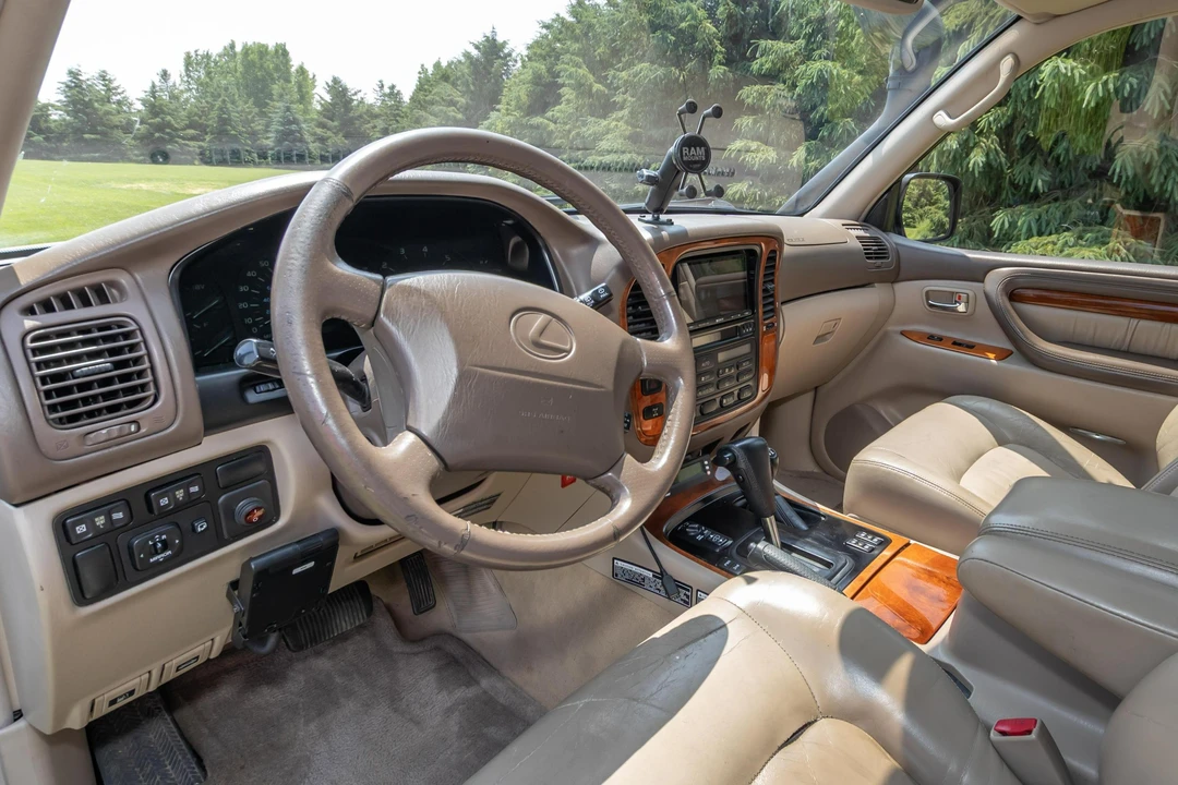 1999 Lexus LX 2nd Gen - Image 22 of 31