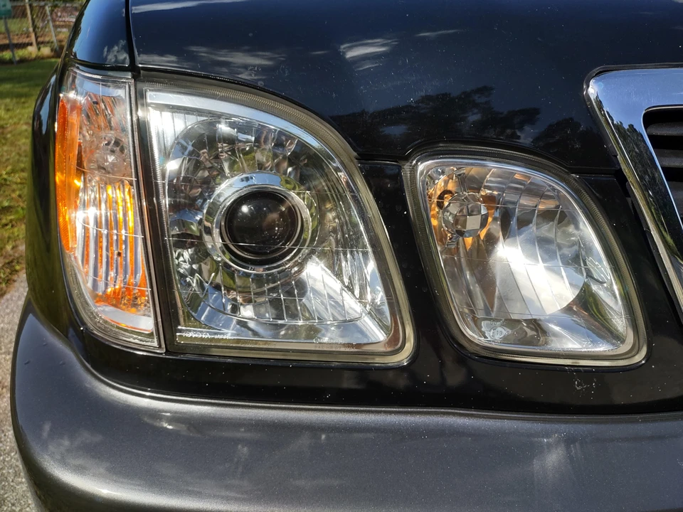 1999 Lexus LX 2nd Gen - Image 13 of 31