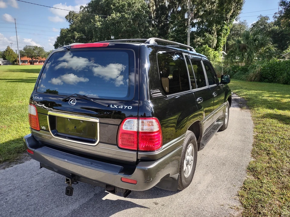 1999 Lexus LX 2nd Gen - Image 11 of 31