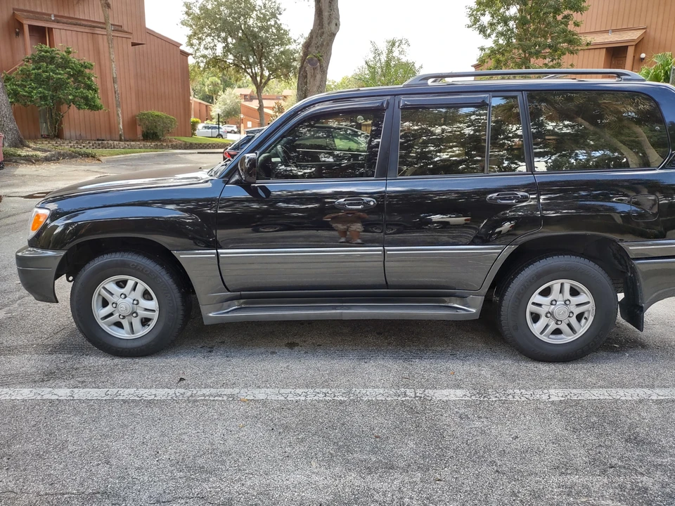 1999 Lexus LX 2nd Gen - Image 9 of 31
