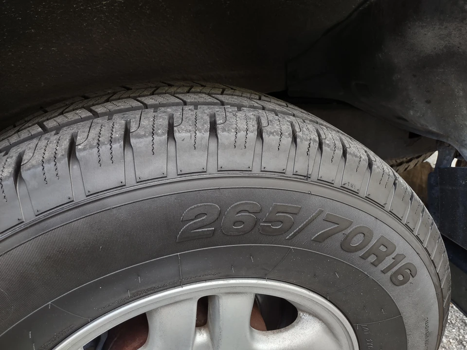 1999 Lexus LX 2nd Gen - Image 30 of 31