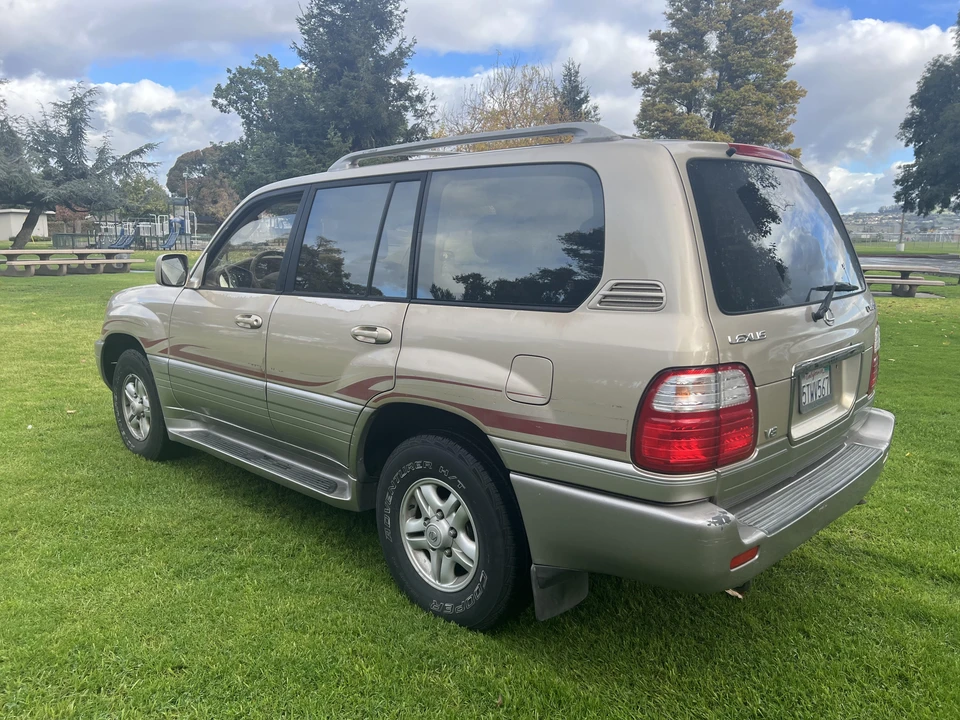 1999 Lexus LX 2nd Gen - Image 12 of 31