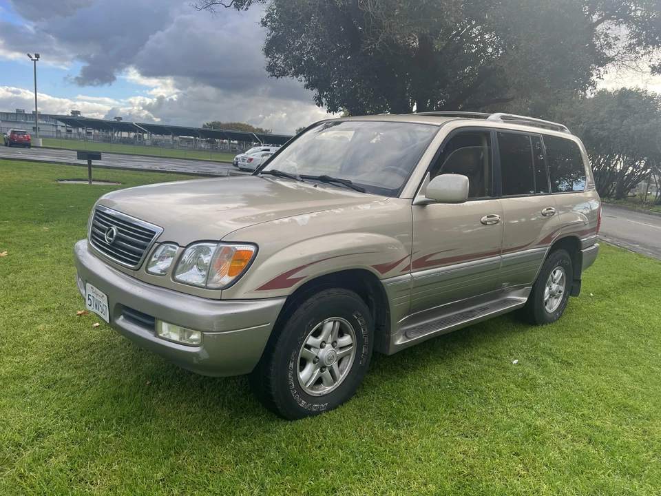 1999 Lexus LX 2nd Gen - Image 9 of 31