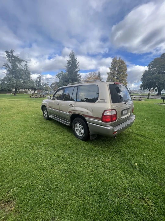 1999 Lexus LX 2nd Gen - Image 13 of 31