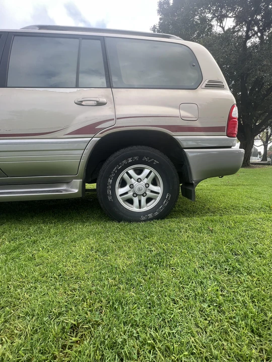 1999 Lexus LX 2nd Gen - Image 26 of 31