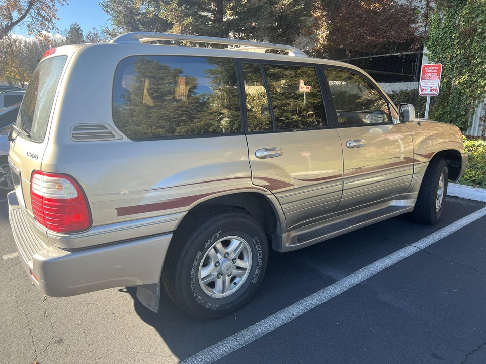 1999 Lexus LX 2nd Gen - Image 19 of 31