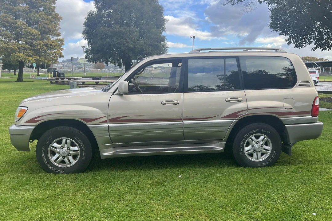 1999 Lexus LX 2nd Gen - Image 3 of 31