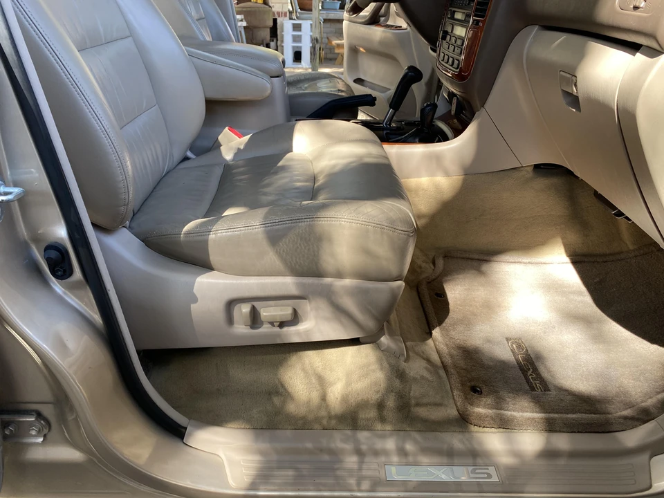 1999 Lexus LX 2nd Gen - Image 25 of 31