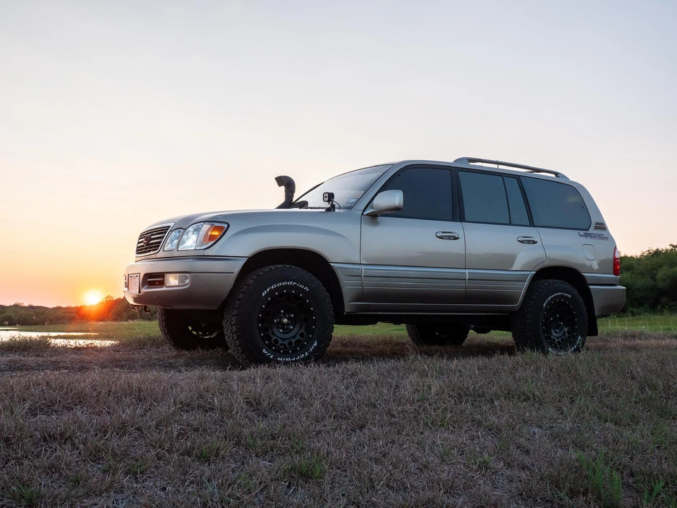 1999 Lexus LX 2nd Gen - Image 8 of 31