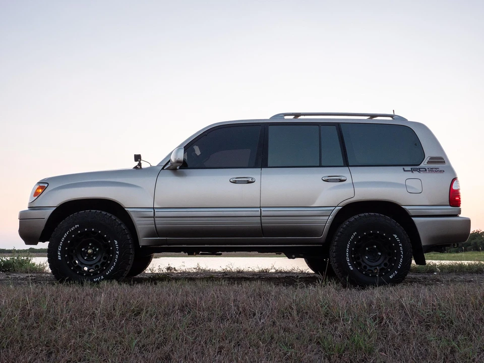 1999 Lexus LX 2nd Gen - Image 9 of 31