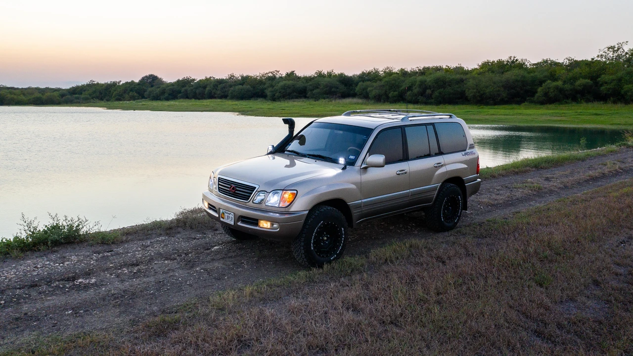 1999 Lexus LX 2nd Gen - Image 7 of 31