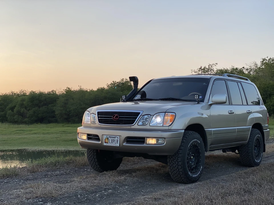 1999 Lexus LX 2nd Gen - Image 6 of 31