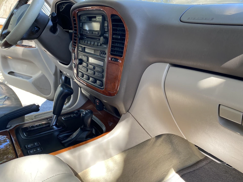 1999 Lexus LX 2nd Gen - Image 29 of 31