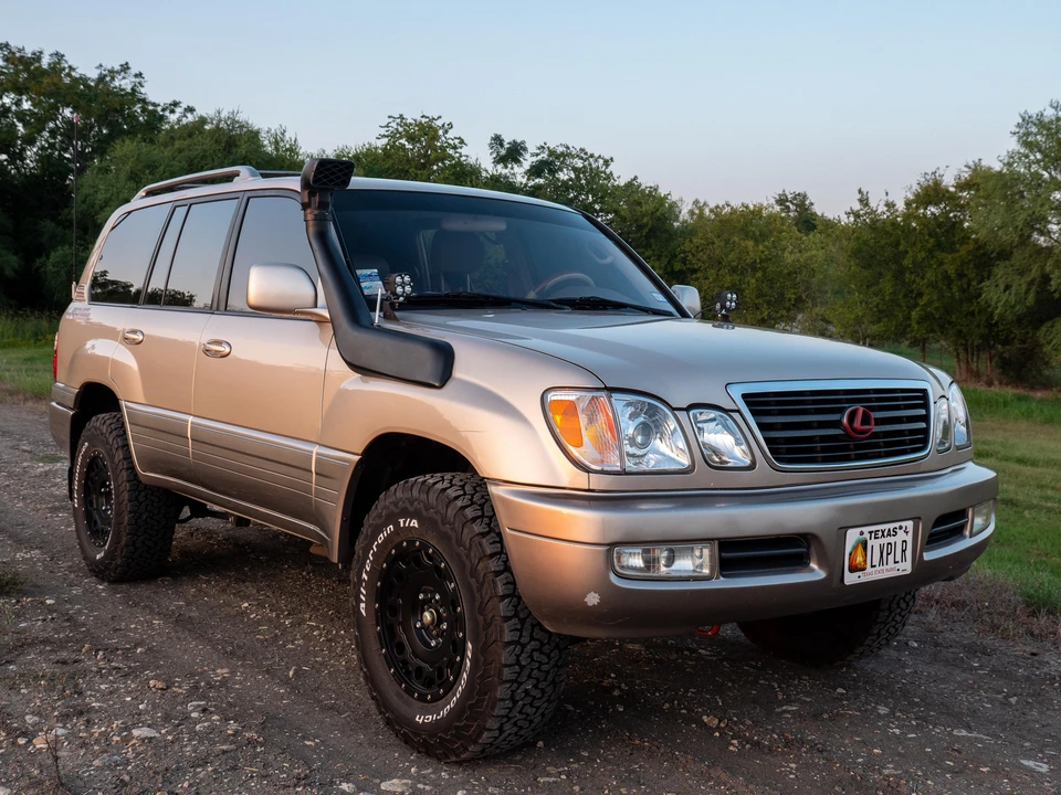 1999 Lexus LX 2nd Gen - Image 13 of 31