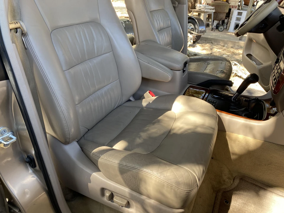 1999 Lexus LX 2nd Gen - Image 21 of 31