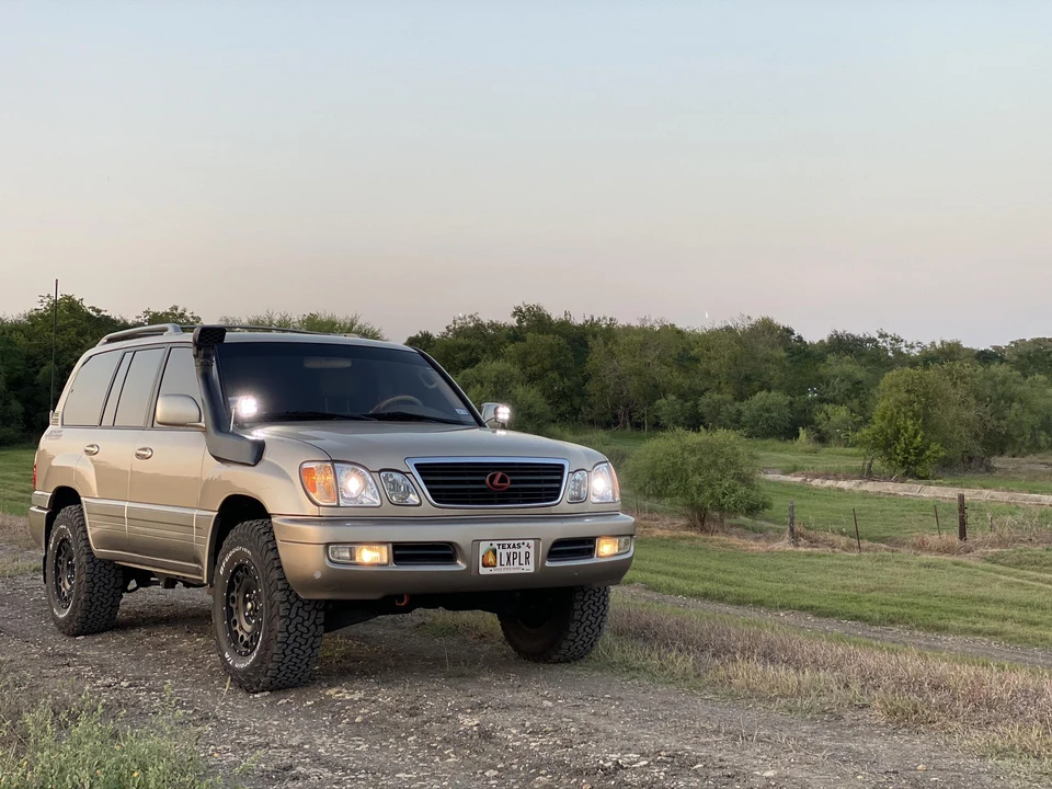 1999 Lexus LX 2nd Gen - Image 12 of 31