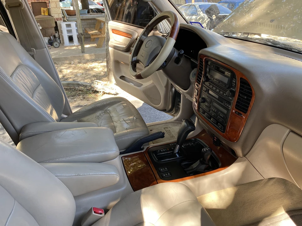 1999 Lexus LX 2nd Gen - Image 27 of 31