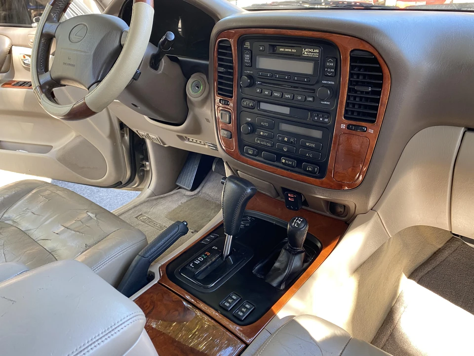 1999 Lexus LX 2nd Gen - Image 28 of 31