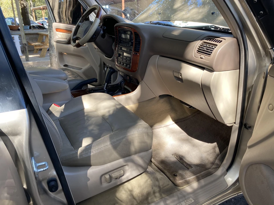1999 Lexus LX 2nd Gen - Image 16 of 31