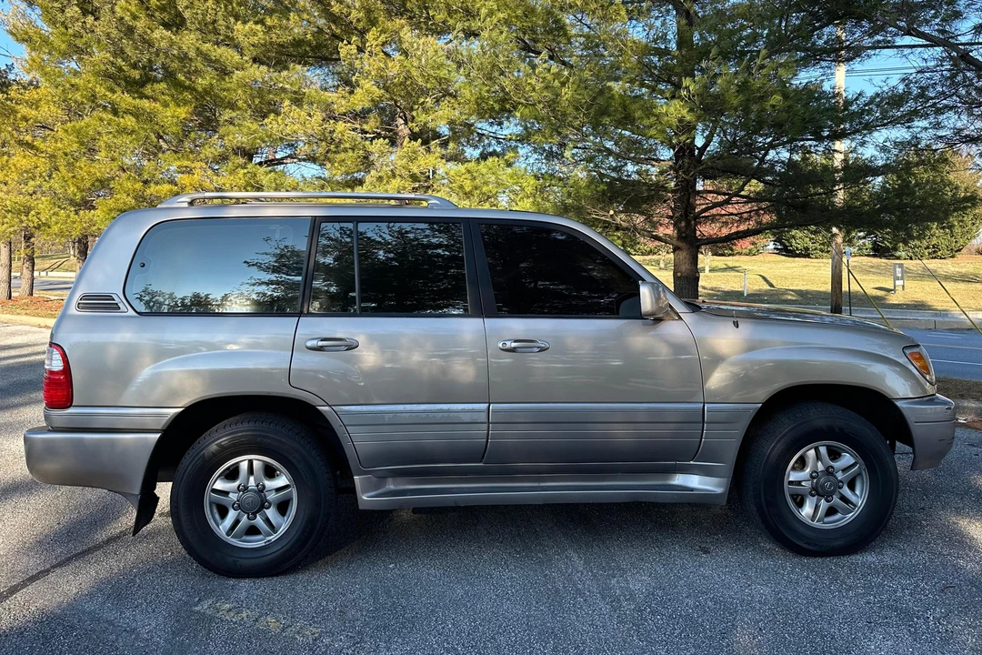 1999 Lexus LX 2nd Gen - Image 20 of 31