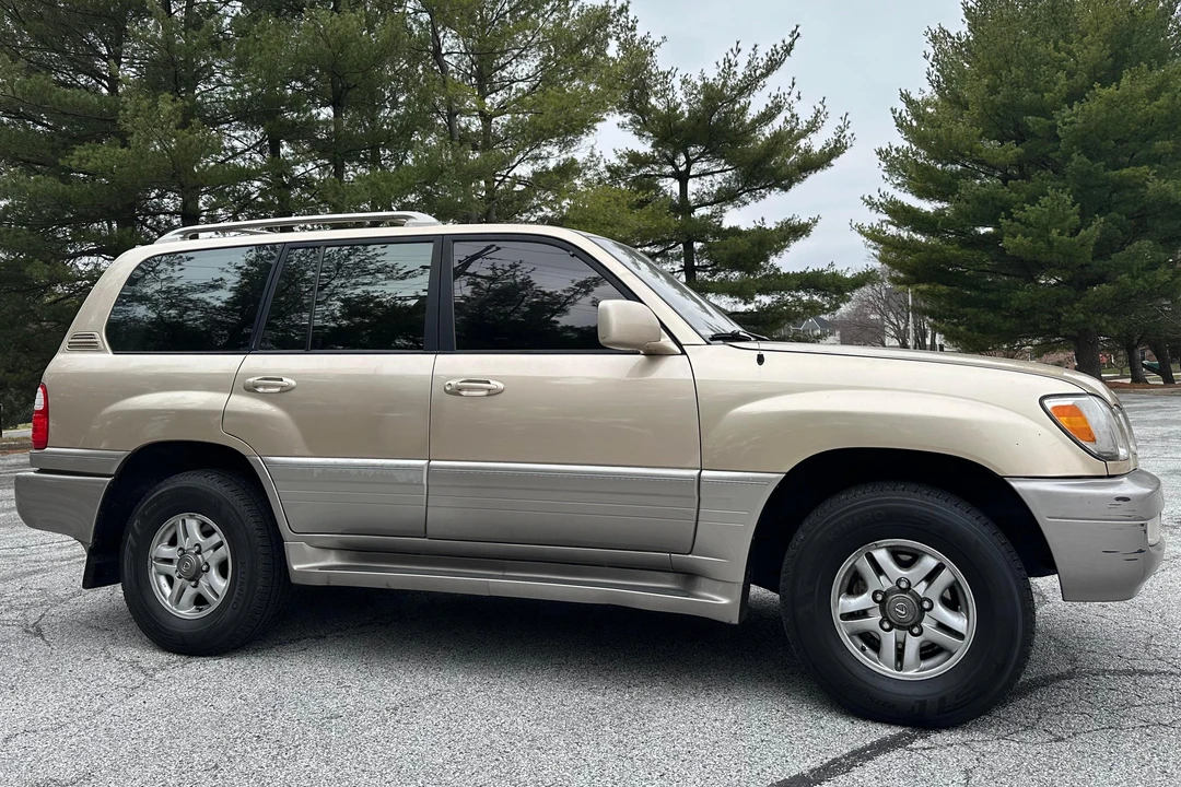 1999 Lexus LX 2nd Gen - Image 3 of 31
