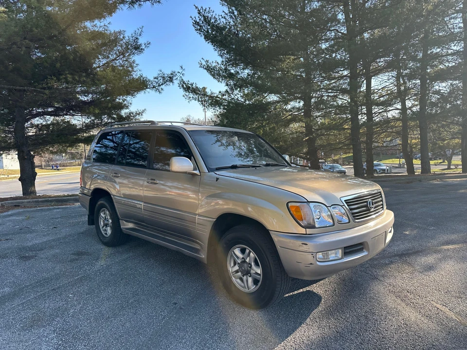 1999 Lexus LX 2nd Gen - Image 21 of 31