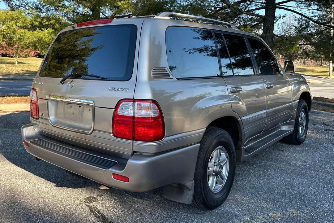 1999 Lexus LX 2nd Gen - Image 17 of 31