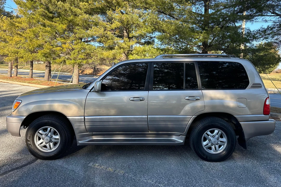 1999 Lexus LX 2nd Gen - Image 11 of 31