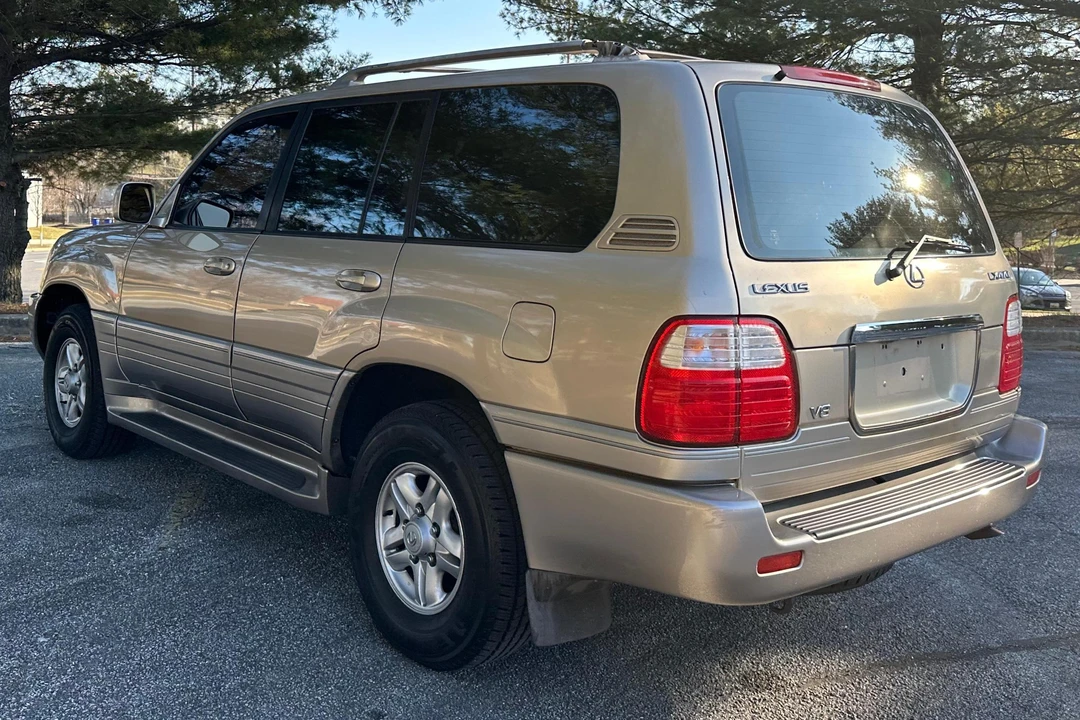 1999 Lexus LX 2nd Gen - Image 4 of 31