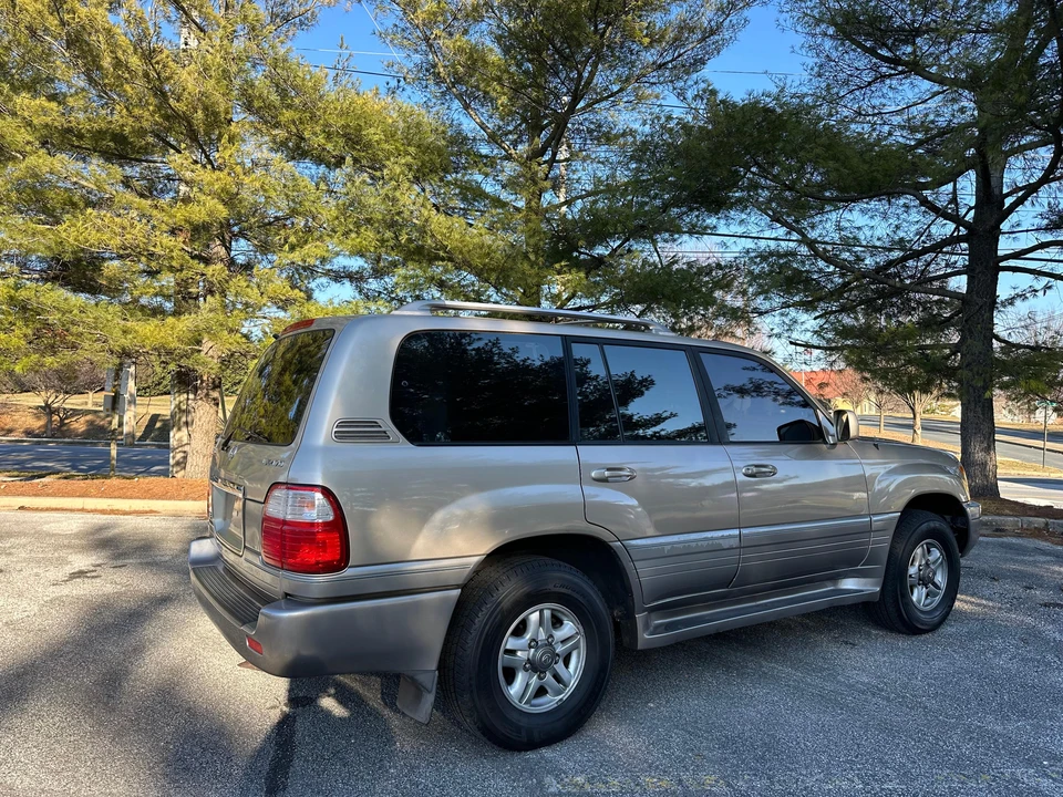1999 Lexus LX 2nd Gen - Image 18 of 31