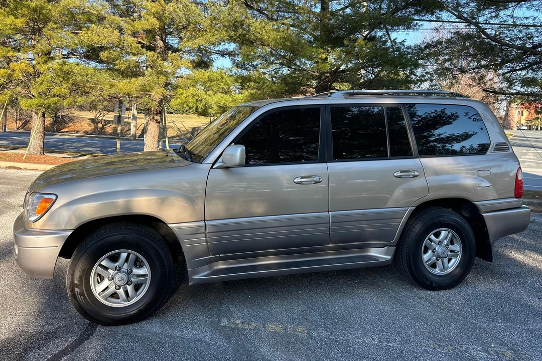 1999 Lexus LX 2nd Gen - Image 10 of 31
