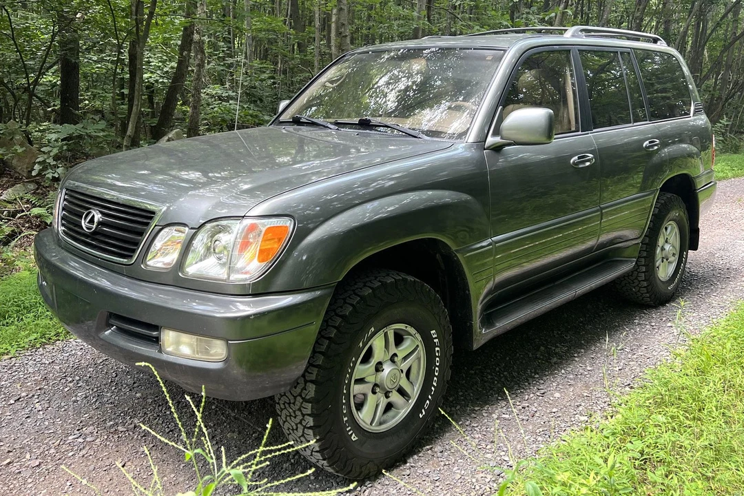 1999 Lexus LX 2nd Gen - Image 3 of 31