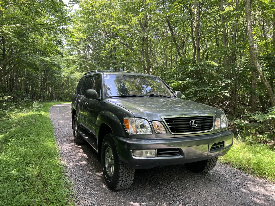 1999 Lexus LX 2nd Gen - Image 19 of 31
