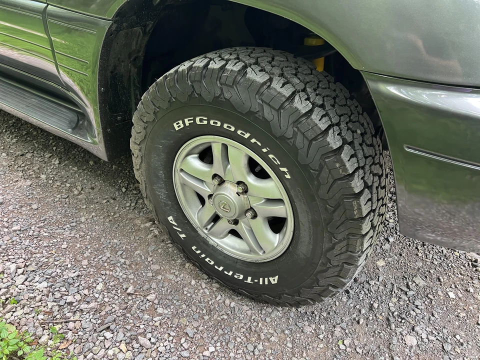 1999 Lexus LX 2nd Gen - Image 21 of 31